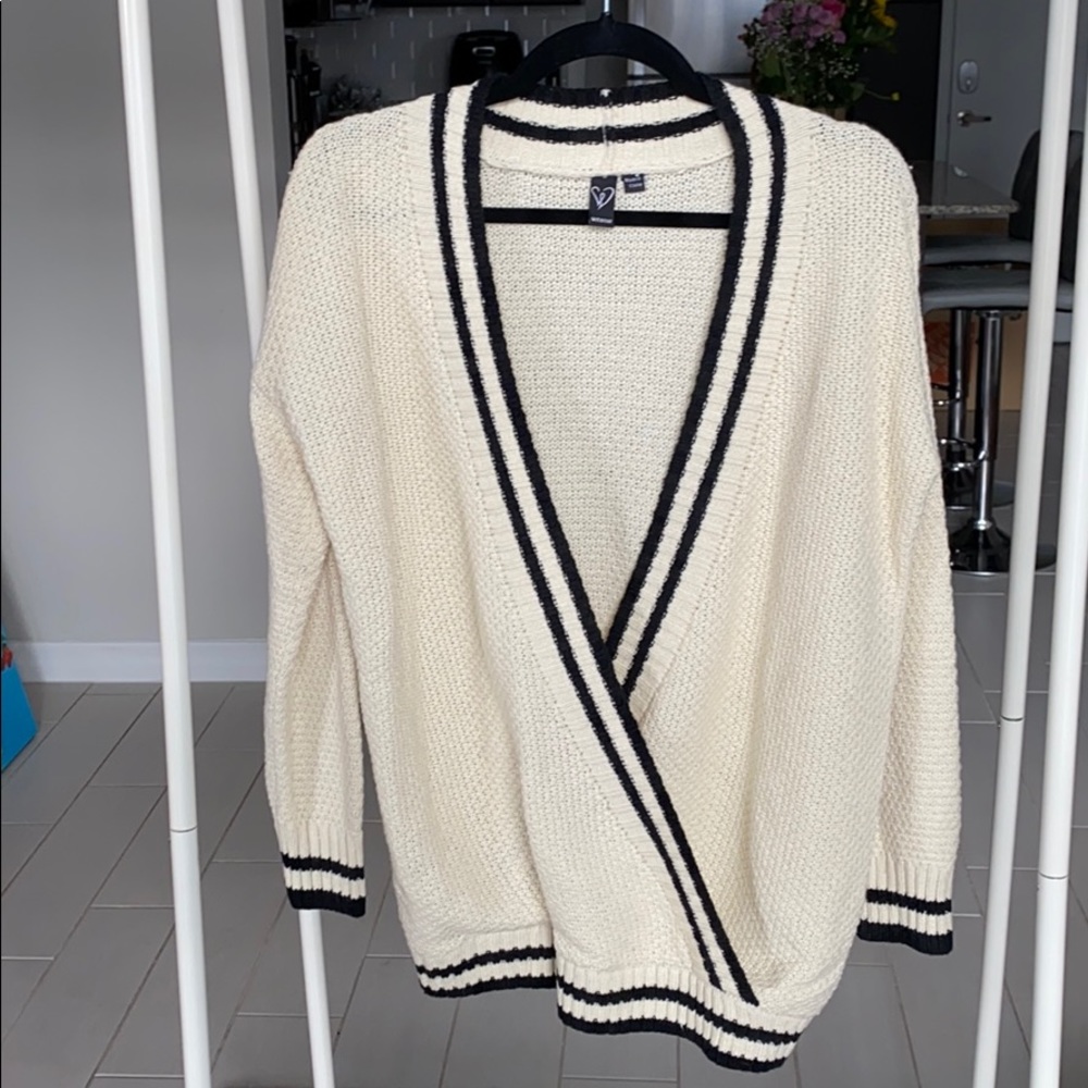 Windsor Black and Cream Knit V-Neck Sweater